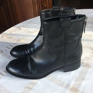8M BLACK LEATHER BACK ZIPPER BOOTS